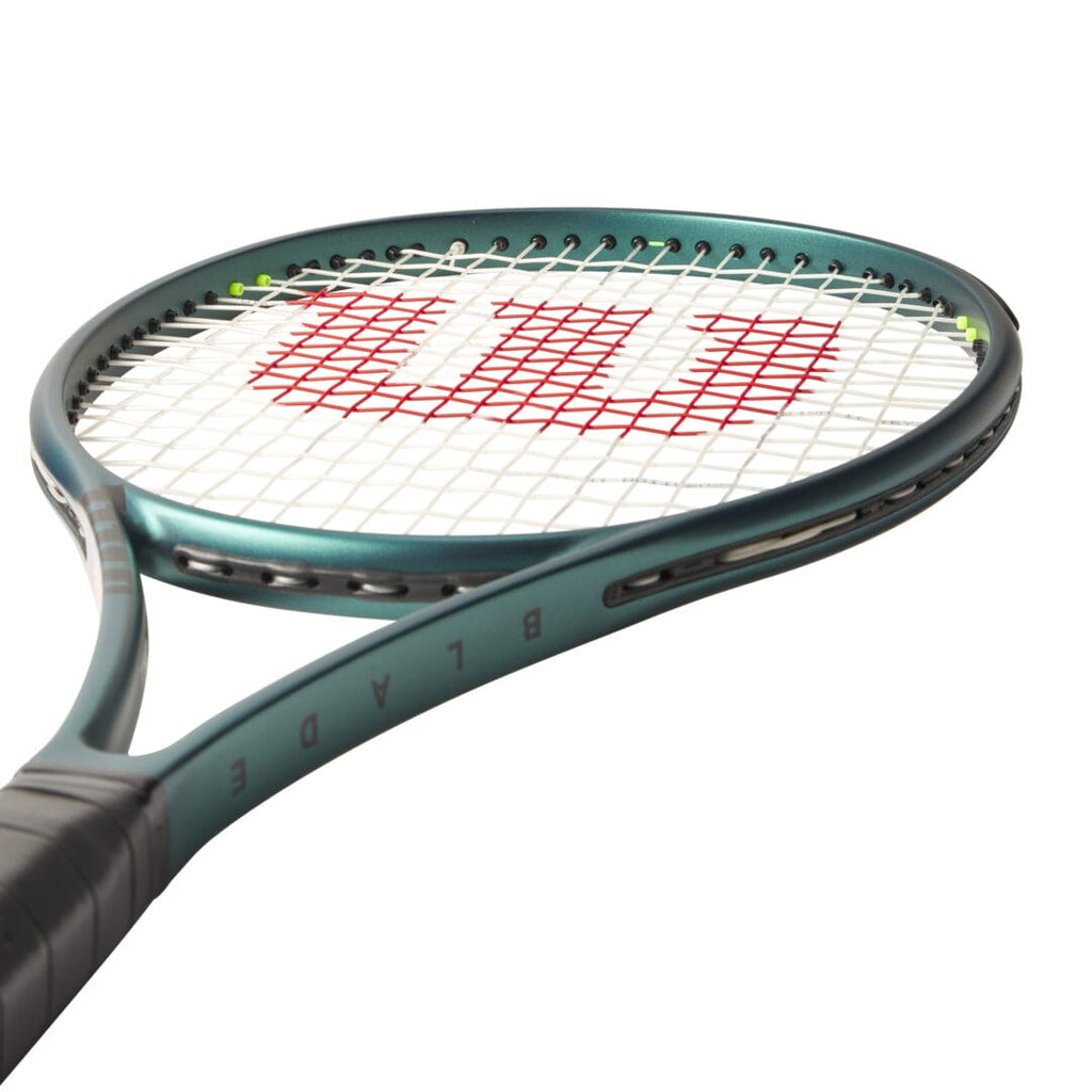 Wilson Tennis Rackets | Performance | Blade 98 18x20 305g V9 L3 TR014-3